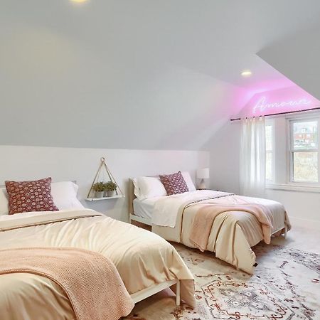 Newly Renovated Victorian Gem Perfect Space For Family Vacations! Pittsburgh Exterior foto