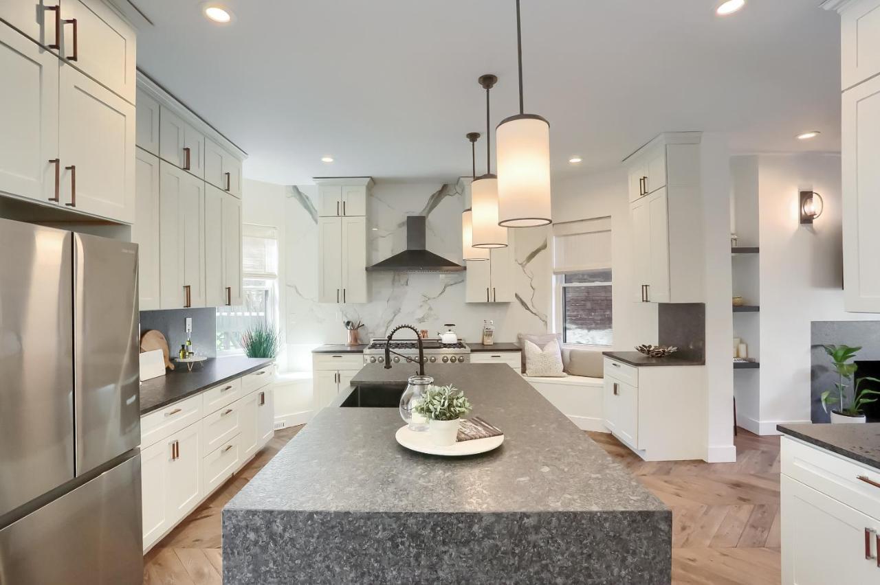 Newly Renovated Victorian Gem Perfect Space For Family Vacations! Pittsburgh Exterior foto