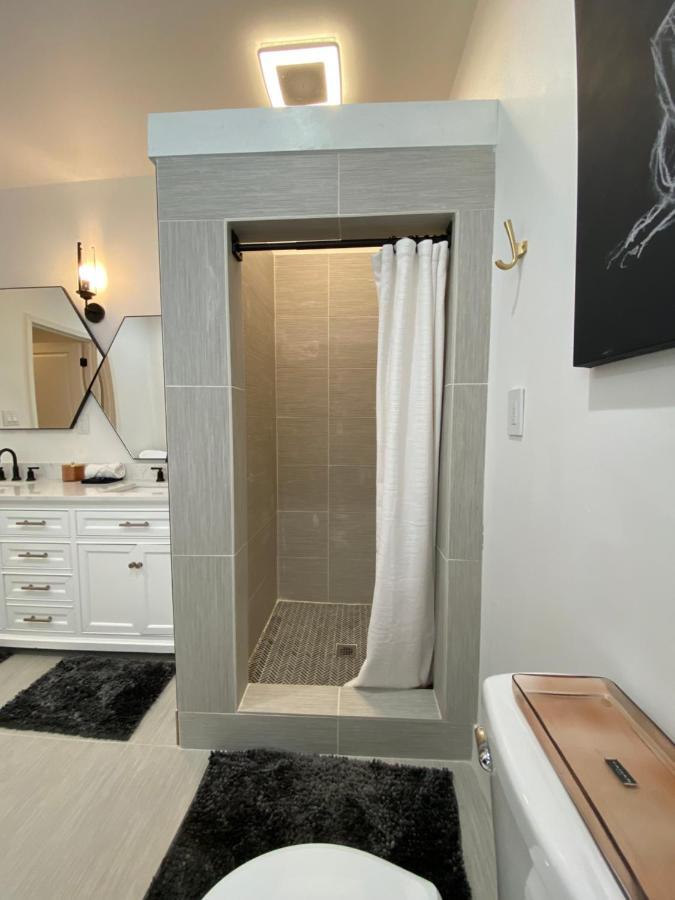 Newly Renovated Victorian Gem Perfect Space For Family Vacations! Pittsburgh Exterior foto