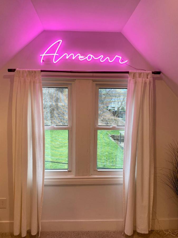 Newly Renovated Victorian Gem Perfect Space For Family Vacations! Pittsburgh Exterior foto